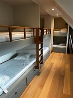 9 (KEUVEL H/Keuvel House)