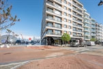Lichtrijke hedendaags ingerichte studio op een uiterst centrale ligging, met adembenemend vergezicht, aan het Albertplein en de Zeedijk van het Zoute. Indeling: gezellige zonnige leefruimte met grote Zuidgerichte raampartijen. Praktische open keuken voorzien van alle comfort en ingemaakte kasten. Moderne douchekamer met lavabo en inloopdouche. Apart wc. (ref.: ORLOW/Orlow 6D(64))
