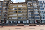 Appartement 2 chambres avec vue sur mer au ZouteComposition : Hall d�entr�e, toilette. Spacieux s�jour avec cuisine ouverte et salle � manger.2 chambres dont 1 avec vue sur mer. Salle de bains avec baignoire. Local � v�los dans la r�sidence.Garage box ferm� � proximit�. (ref.: MONTGOM/Montgommery 1.1)