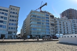 Prachtig 1 slaapkamer appartement met frontaal zeezicht in het hartje van het Zoute. Samenstelling: ruime woon- en eetkamer met adembenemend zicht op zee en strand. Moderne ingerichte keuken voorzien van alle huishoudapparaten. 1slaapkamer. 1badkamer. Was- en droogkast. Conci�rge. De 
